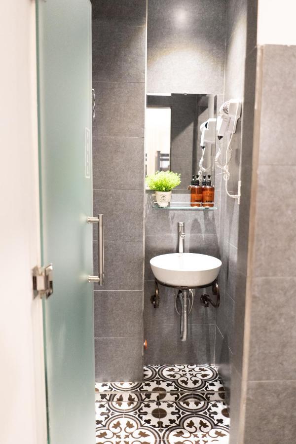 Lily Hostel Ho Chi Minh-stad Buitenkant foto